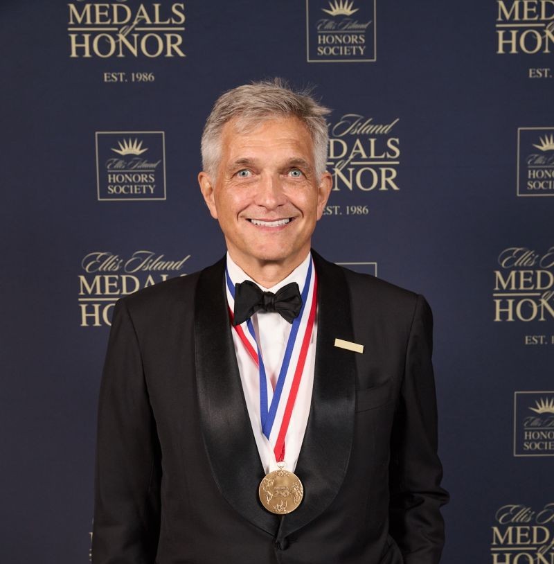 Dr. Roger Härtl receiving the Ellis Island Medal of Honor